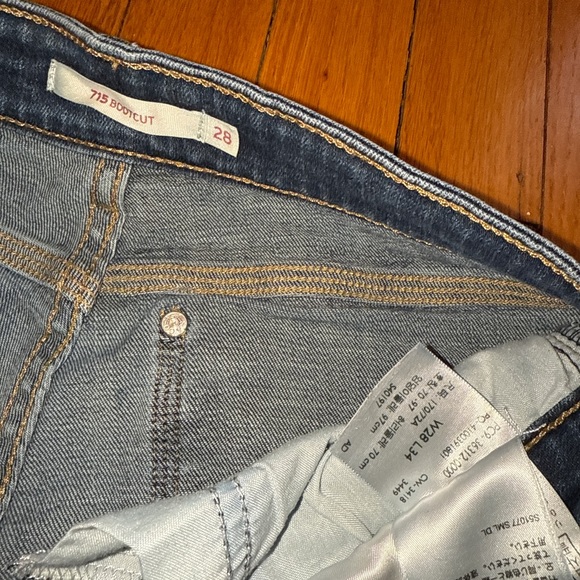 Levi’s bootcut jeans. Size 28. - Picture 3 of 5